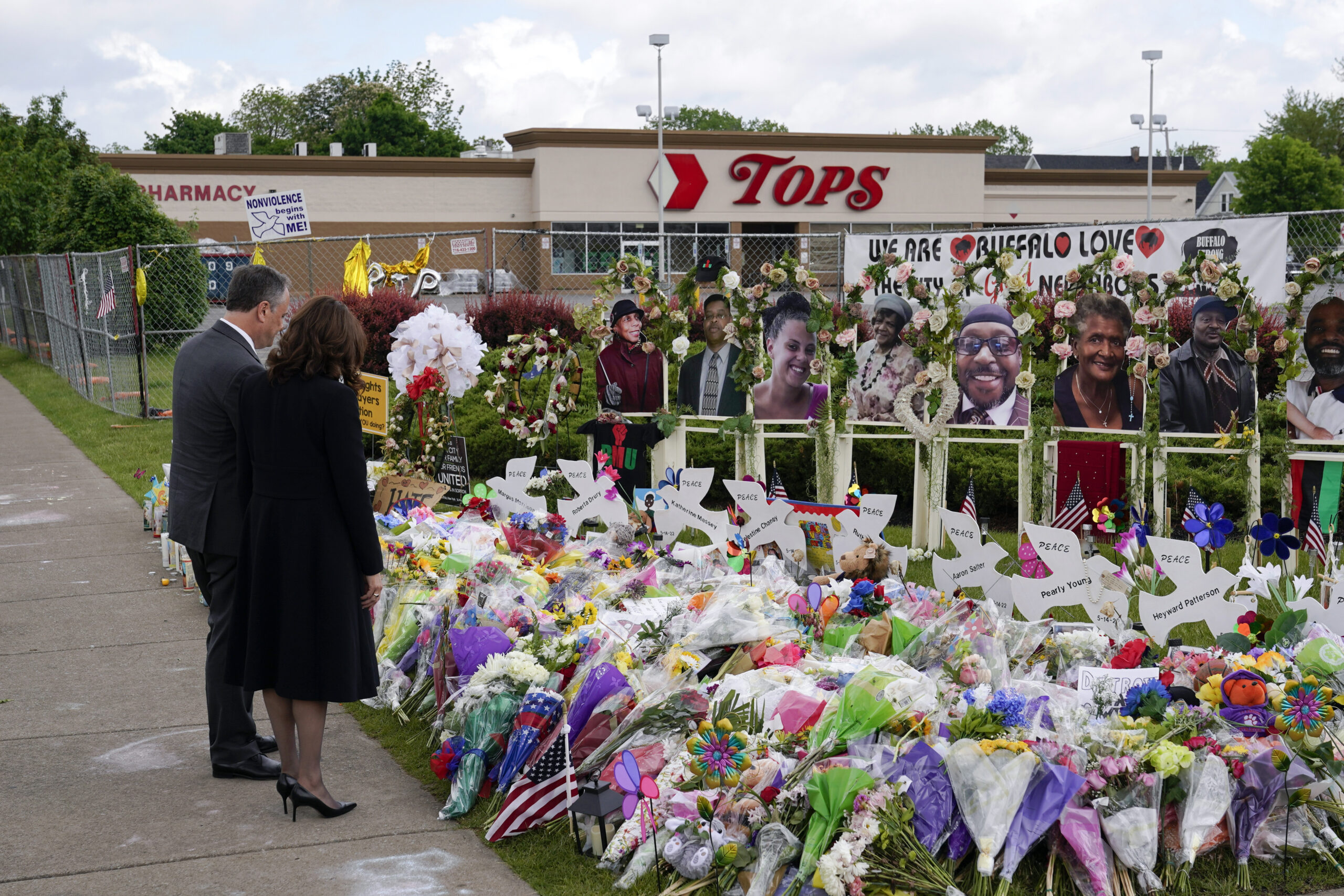 Memorial Will Honor Buffalo Supermarket Shooting Victims News, Sports